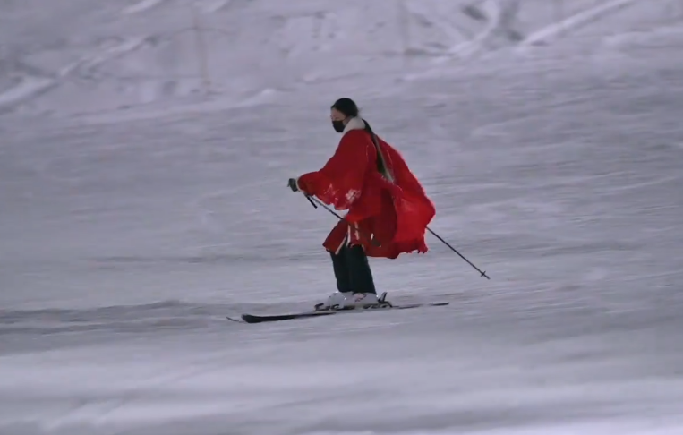 剑网3|剑网三:女玩家秀“雪上飞”,喊话官方加强明教,郭炜炜现身回应