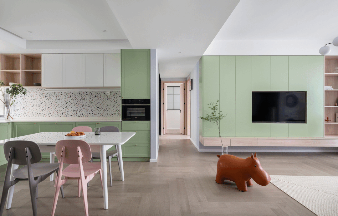 90后夫妻买下110㎡公寓做婚房，牛油果绿+水磨石元素，太甜了！