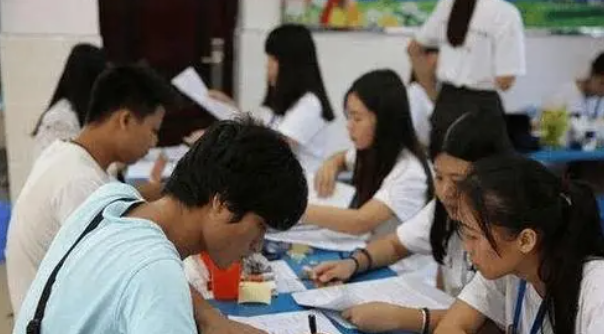 大学生|滑坡“严重”的3个专业，之前很受欢迎，现已趋于饱和