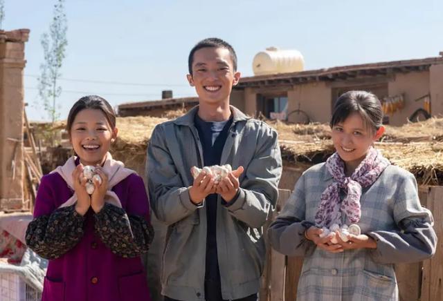 山海情|刚上线就稳坐榜首，艳压《山海情》成黑马，可女主演技却成槽点