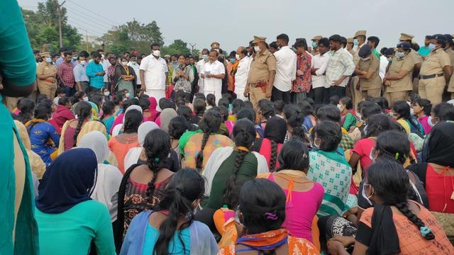 富士康|月薪900、30人睡一屋！印度富士康的生活條件，比想象中更糟糕