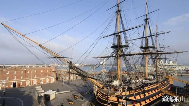 神盾|现代化的神盾舰艇，为何不再用木材铺设甲板？