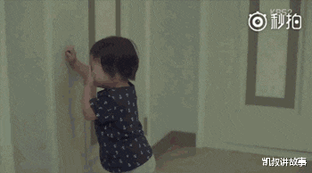 凯叔讲故事|凌晨3点，我抱着孩子在客厅走了10000步。