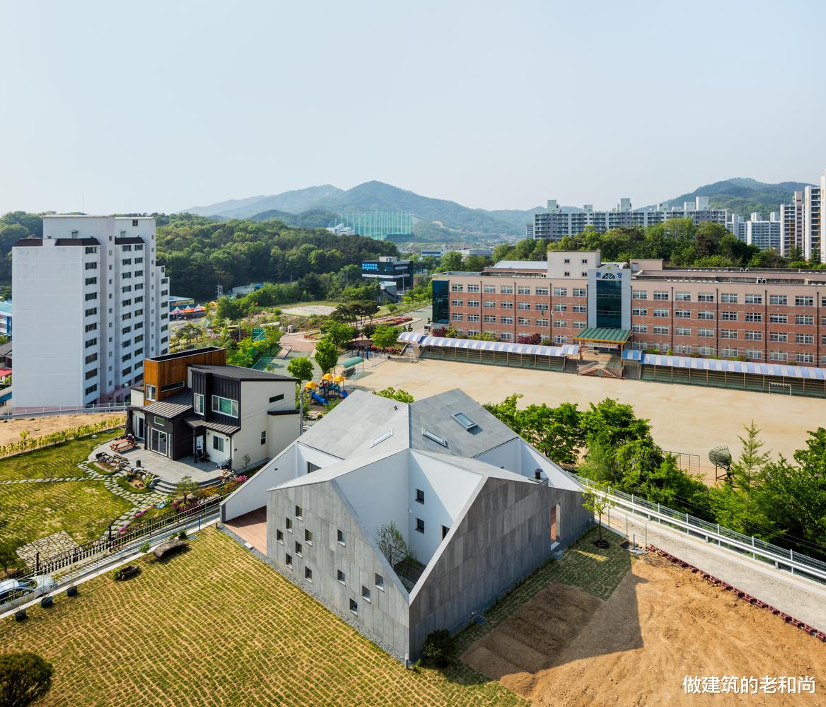 建筑师|韩国建筑师为父母设计的退休住宅：一个兼顾隐私和开放的乡村家园