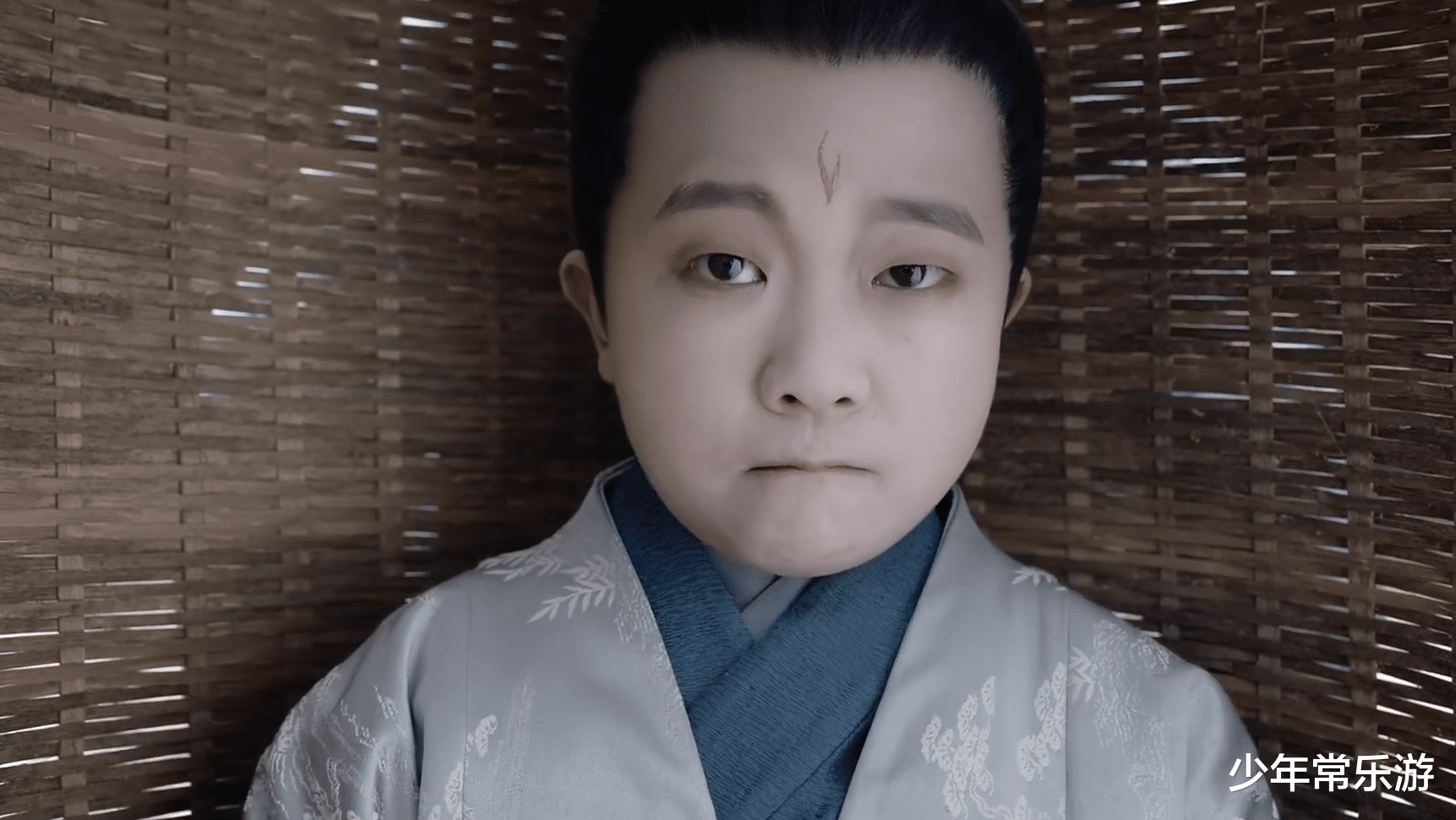 叶白衣|山河令:龙渊阁少主吟的诗是什么意思,为什么惹得叶白衣叫他闭嘴