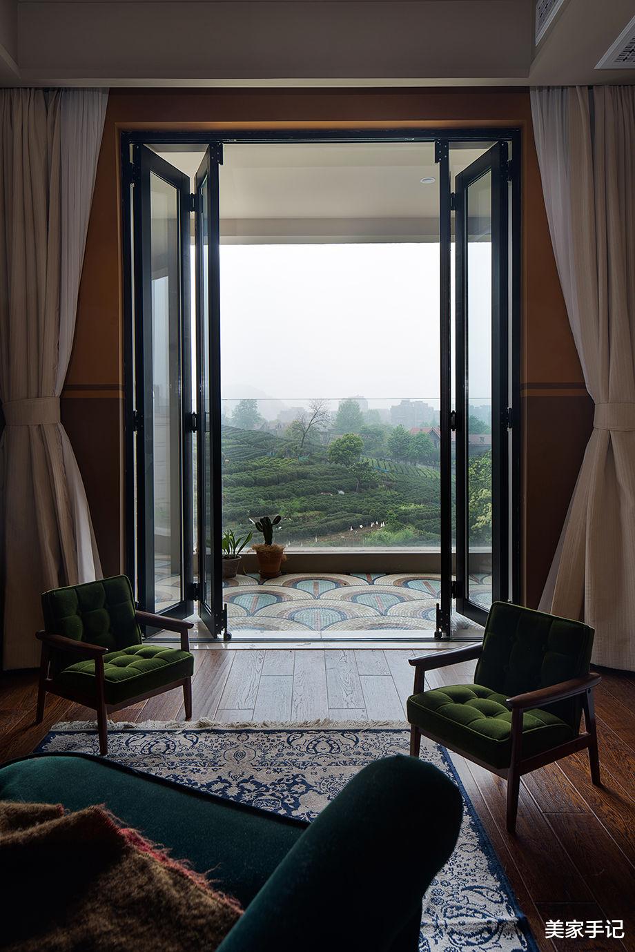 美家手记|坚持摒弃客厅，不买沙发茶几！这对夫妻的家，成了装修界的教科书