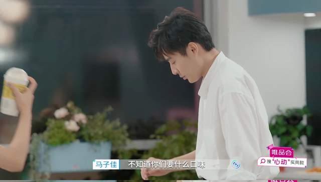 时尚百搭说|心动的信号男一强攻女二：送排队2万号的奶茶，放话银行卡拿去刷