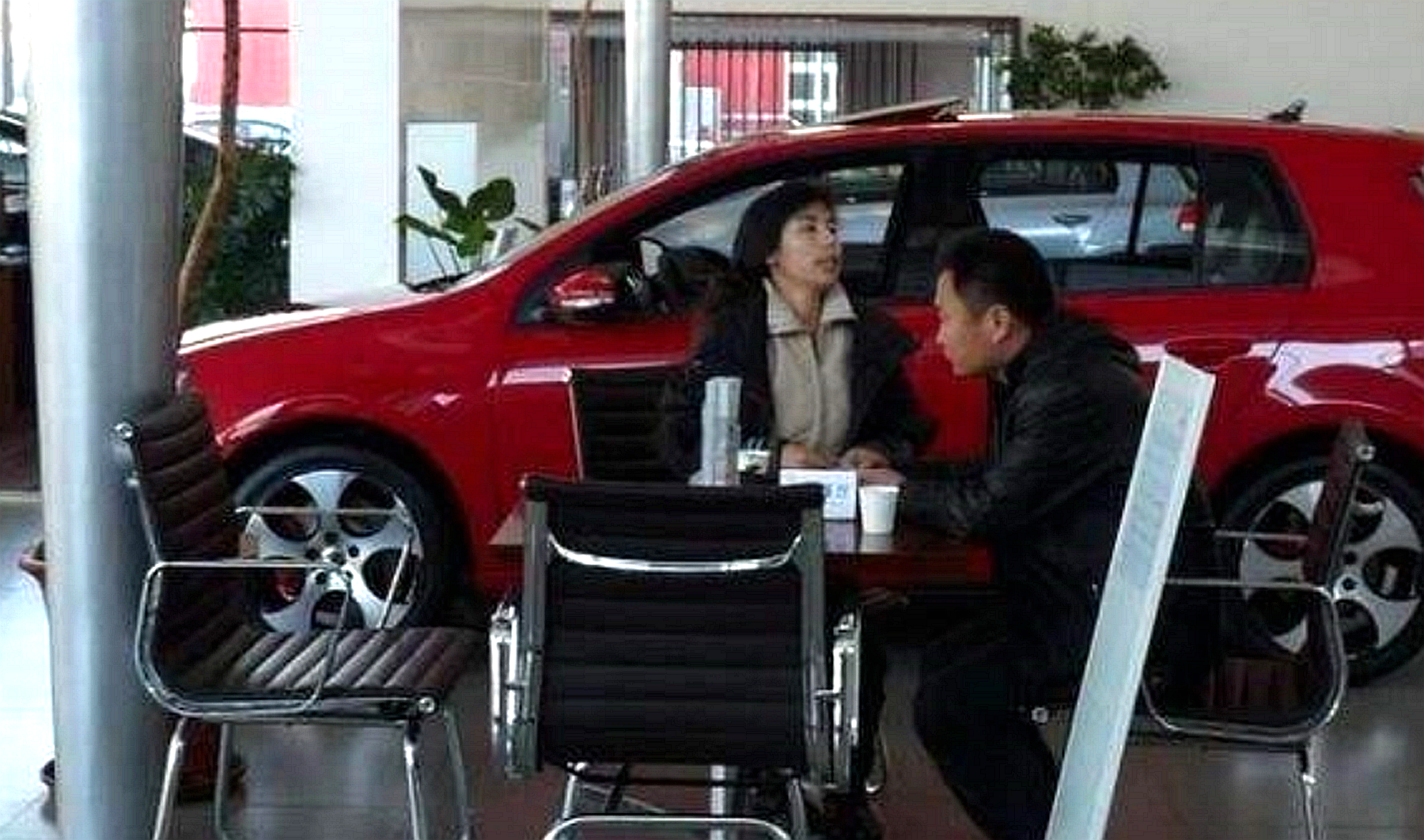 买车|为啥一听全款买车销售就“变脸”?老司机告诉你,卖越多赚得越少