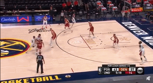 卡梅羅·安東尼|安東尼炸了！干翻3百斤大漢！42分10助！球隊老大今年第1次空砍