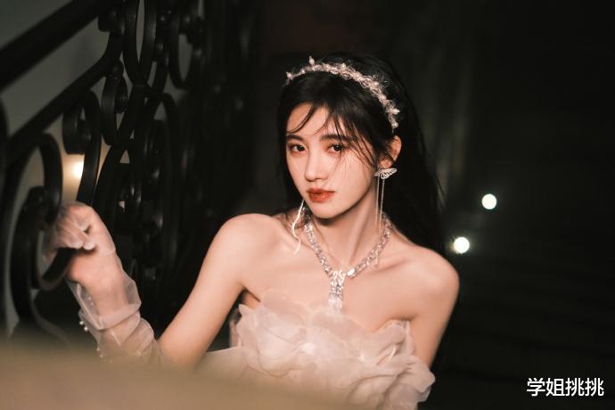 杨幂|丝芭是不是开了“鞠学”课？各个妆容和神态都太像小鞠了