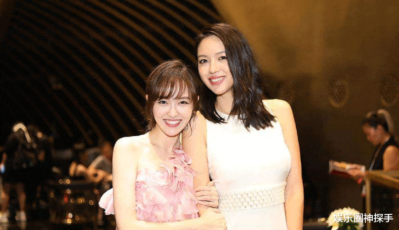 赵丽颖|女星合影见身高参差，159cm王子文太娇小，何穗不愧是超模