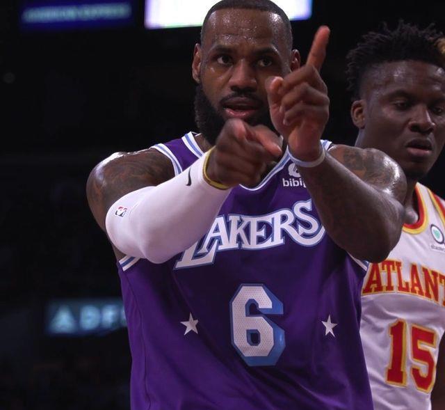 湖人隊(duì)|詹皇任首發(fā)中鋒期間湖人勝率100%, 場均可得127分！沃帥：大家都舒服