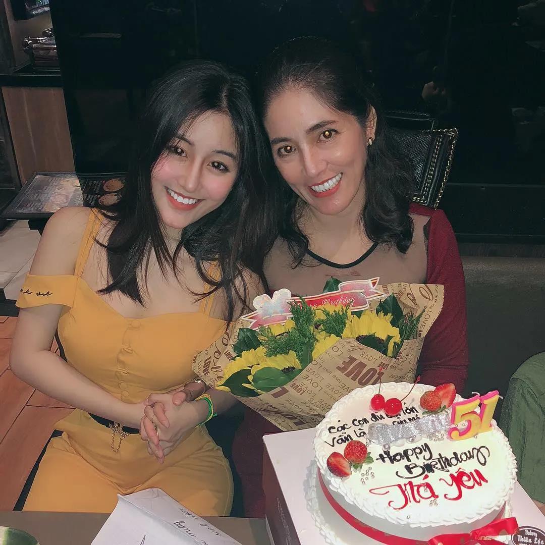 杜淳|赵露思的脸、卡戴珊的身材，这个16岁“网红校花”真的没整吗？