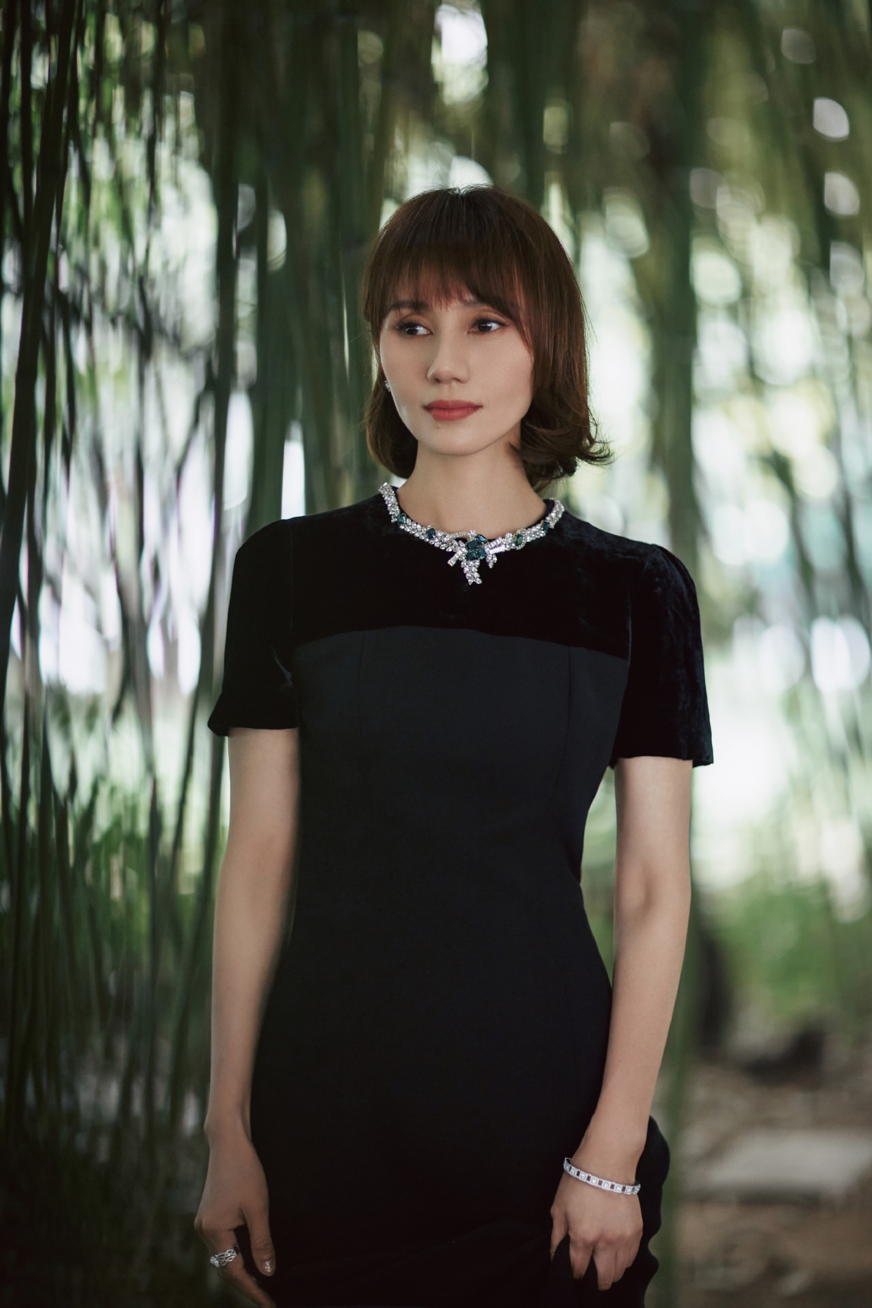 闲鱼有话说|袁泉一家三口走机场，同穿基础款简约清爽，没明星架子更让人喜欢