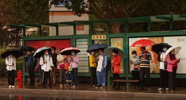 幻女姬 天堂伞创始人:60岁靠2000元起家,赚钱全靠“老天爷”,年赚24亿