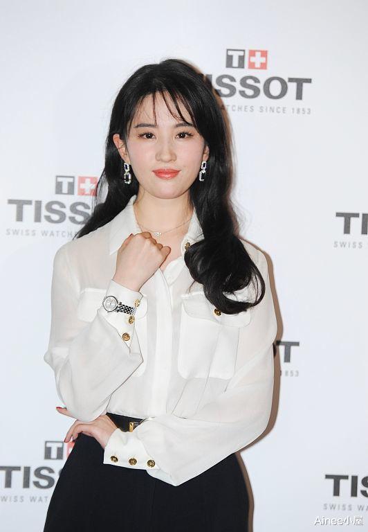 衬衫|刘亦菲终于不扮“仙女”了，衬衫配阔腿裤干练成熟，这样才真实