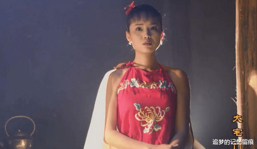 大宅门|《大宅门》二奶奶出殡当天，雅萍和黄春为什么也跟着去世了？