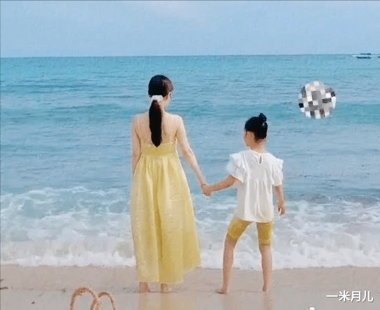 贾乃亮|李小璐贾乃亮一家三口再次同框，夫妻疑似复合，粉丝：强烈支持