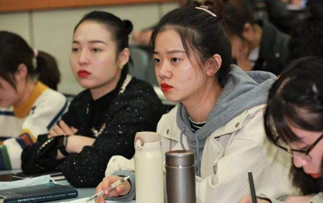人力资源|2022受欢迎“铁饭碗”排名，公务员无缘前五，“新晋”岗位成榜首