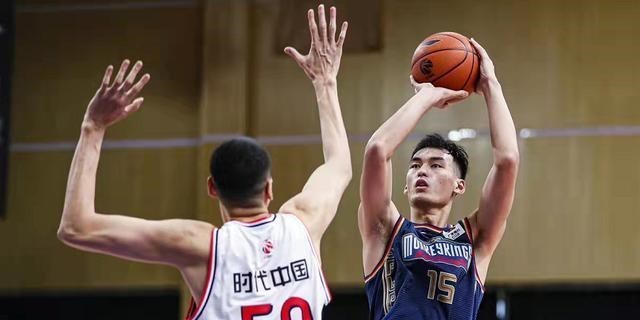 |12分大胜！郭士强怒吼宣泄，陈盈骏19+10大爆发，广州季后赛有戏