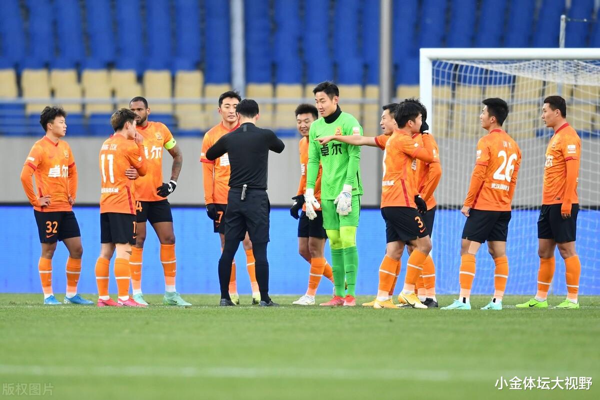 上海申花|1-0，2-0！申花“全华班”胜残阵青岛，10人武汉2球被吹惜败沧州