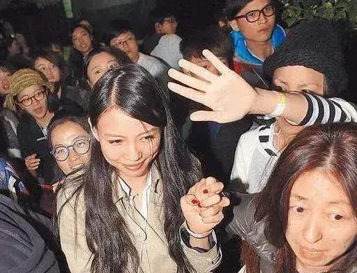 王力宏|李靓蕾爆出王力宏给她发的命令式短信，信息量太大了