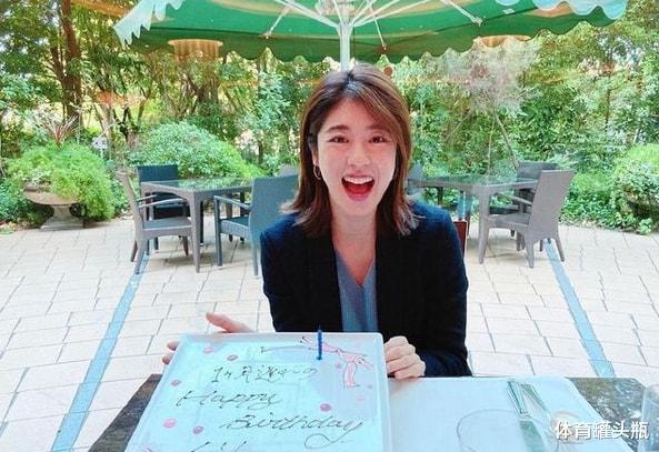 栗原文音|明艳动人!羽坛最美女神退役后进入职场,身穿职业装颜值气质太绝