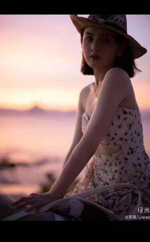 减肥方法|看宋祖儿骑马穿露肚裙是真绝，这会儿知道凸肚子穿露肚装多尴尬了