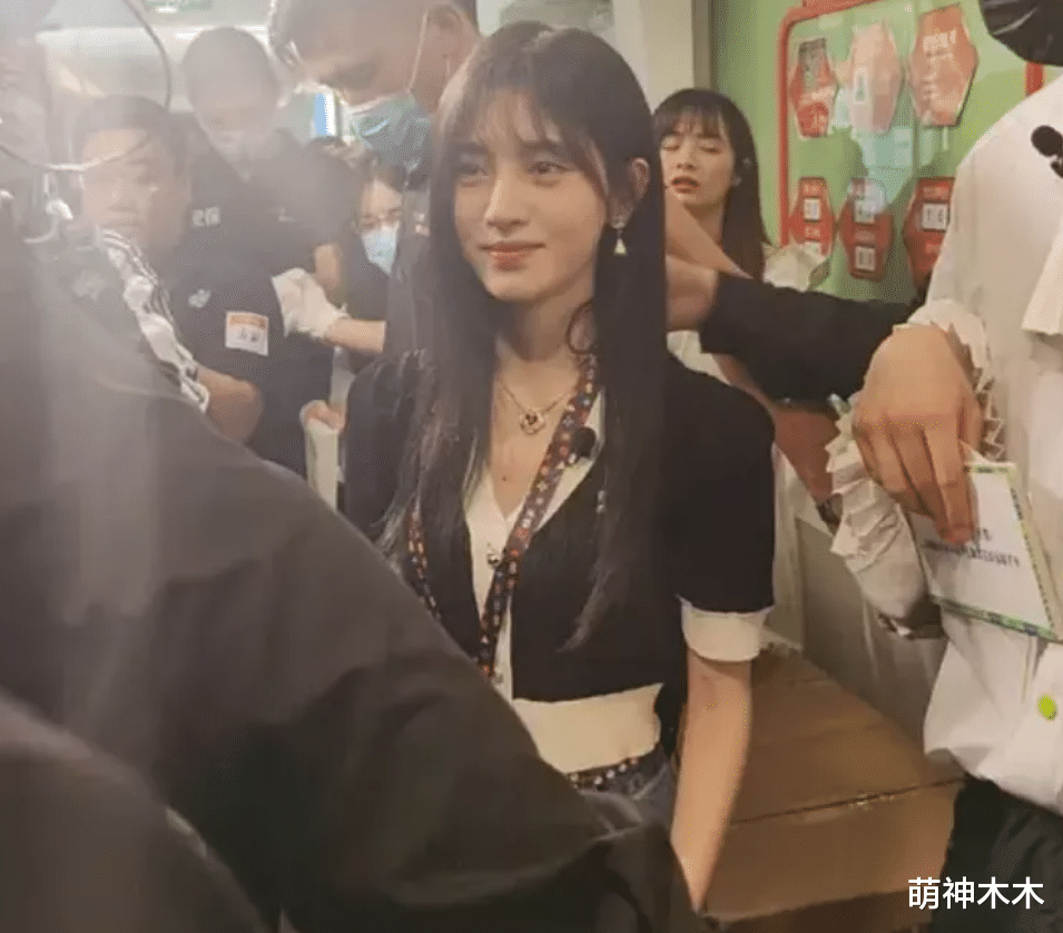 |专家怒批娱乐圈炒作直角肩，直言影响心脏，钟楚曦鞠婧祎躺枪