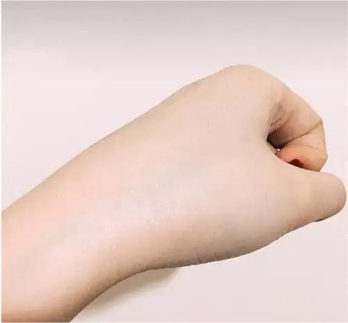唇膏 美丽是保养出来的，坚持“抗老”好习惯，让你从容抵抗岁月侵袭