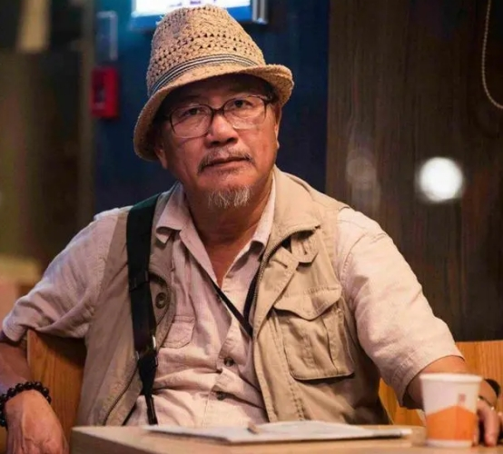 万梓良|63岁万梓良再扮大哥，头发稀少但气场犹在，用钱敲打徒弟超霸气