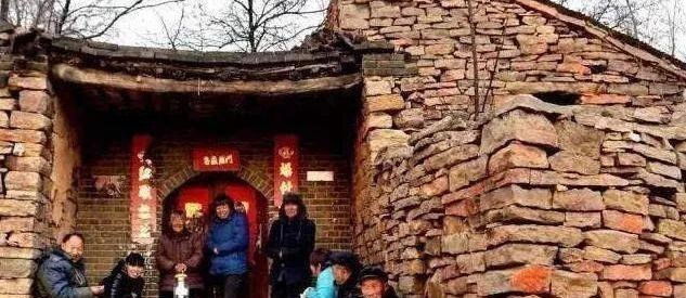 小嬴政 “爸车祸后，叔叔伯伯占了我家的房子”：亲情，要有取舍