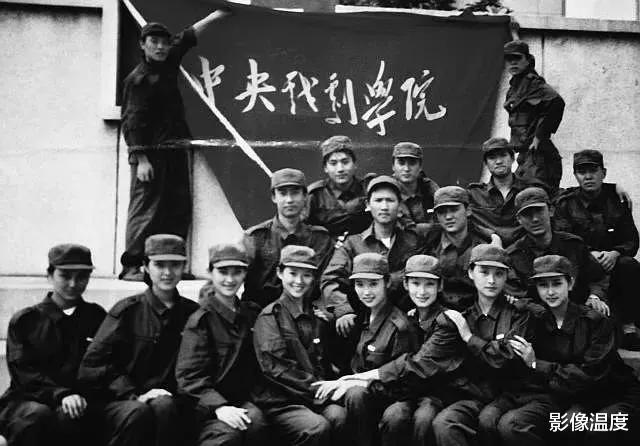 正午阳光|终于要播了！正午阳光年代剧《落花时节》定档！雷佳音袁泉张艺兴强势联手