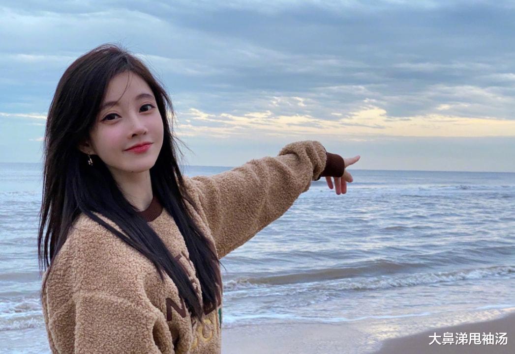 冯提莫|冯提莫七秒视频放飞自我，挖鼻孔弹向镜头，网友：差点弹我脸上