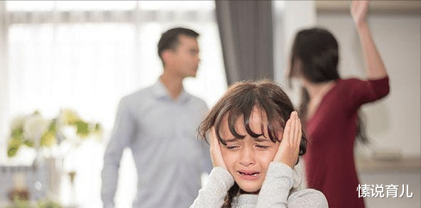 愫说育儿|“若再顶嘴，把你热爱的东西全部毁掉”，父亲怒砸儿子模型，满地残骸满屏窒息，引人深思