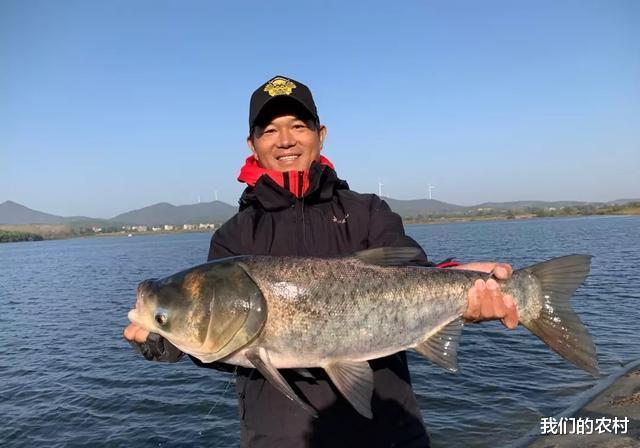 |假如一级竞钓大师邓刚，与民间钓鱼高手钓技比拼，你感觉谁会赢