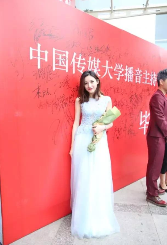 |央视美女主持人马凡舒，网友直呼：简直仙女下凡！怎么这么好看？