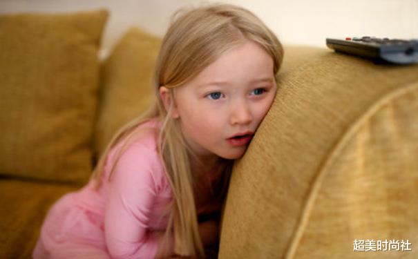 化妆品|林允新综艺冲上热搜！双马尾造型很有少女感，带孩子化妆却引热议