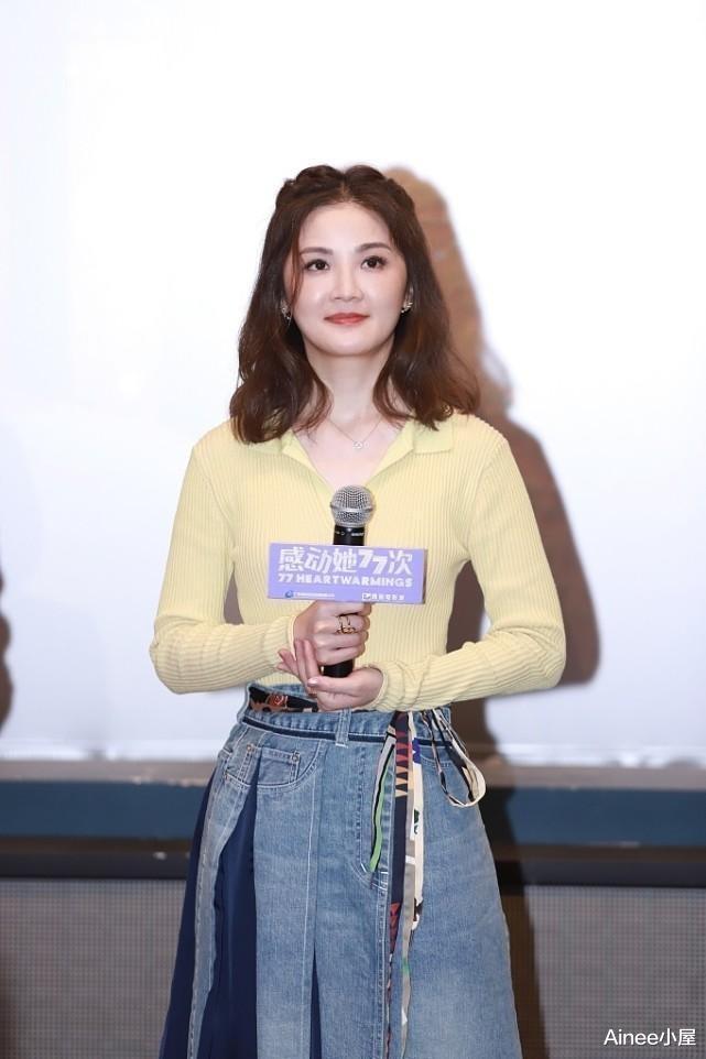 阿Sa|蔡卓妍的“婴儿肥”真耐看，针织衫配牛仔精致时髦，少女感不减