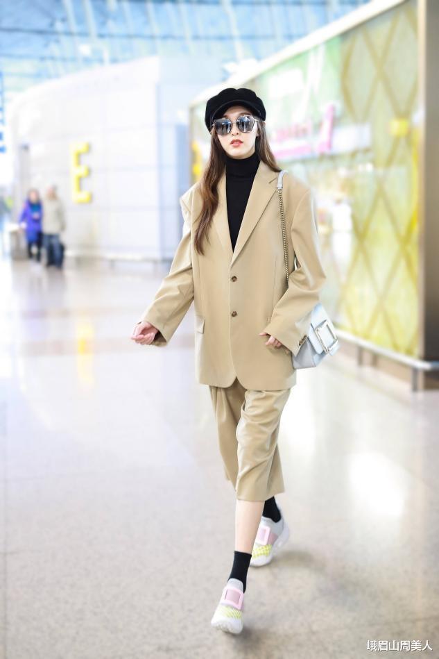 峨眉山周美人|被唐嫣的私服圈粉了，穿米奇背心超减龄，奔四女人也能甜美可爱！