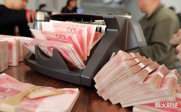 银行 存10万一年有5000元利息？银行员工：这样存多一份“工资”