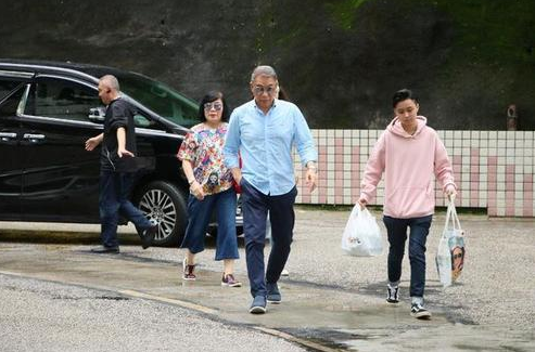 任达华|著名演员任达华：因爱不要孩子，50岁看到女儿时热泪盈眶