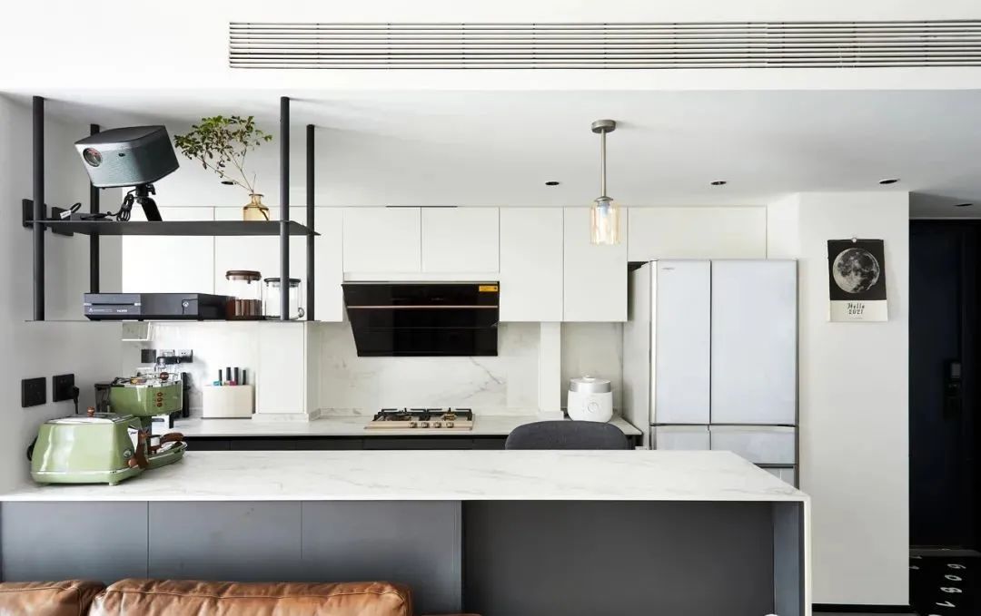 厨房与客厅怎么做隔断?老师傅总结了5种方法,第3种好处太多了!