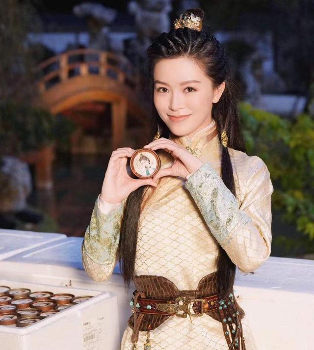 周芷若|《倚天屠龙记2》定妆照出炉，三大女主角同框，周芷若扮相一言难尽