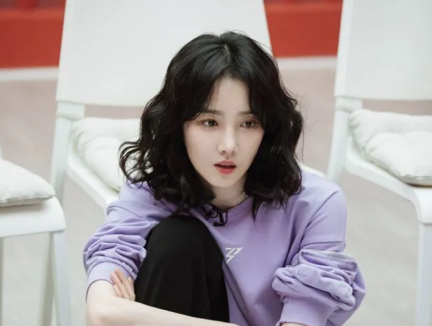 娄艺潇|从美女整成老奶奶，32岁娄艺潇是怎么把自己的一手好牌打烂的