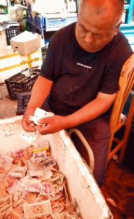 广东省|“地铁上看见心仪的女生，但她的职业很特殊！”你敢上去搭讪吗？