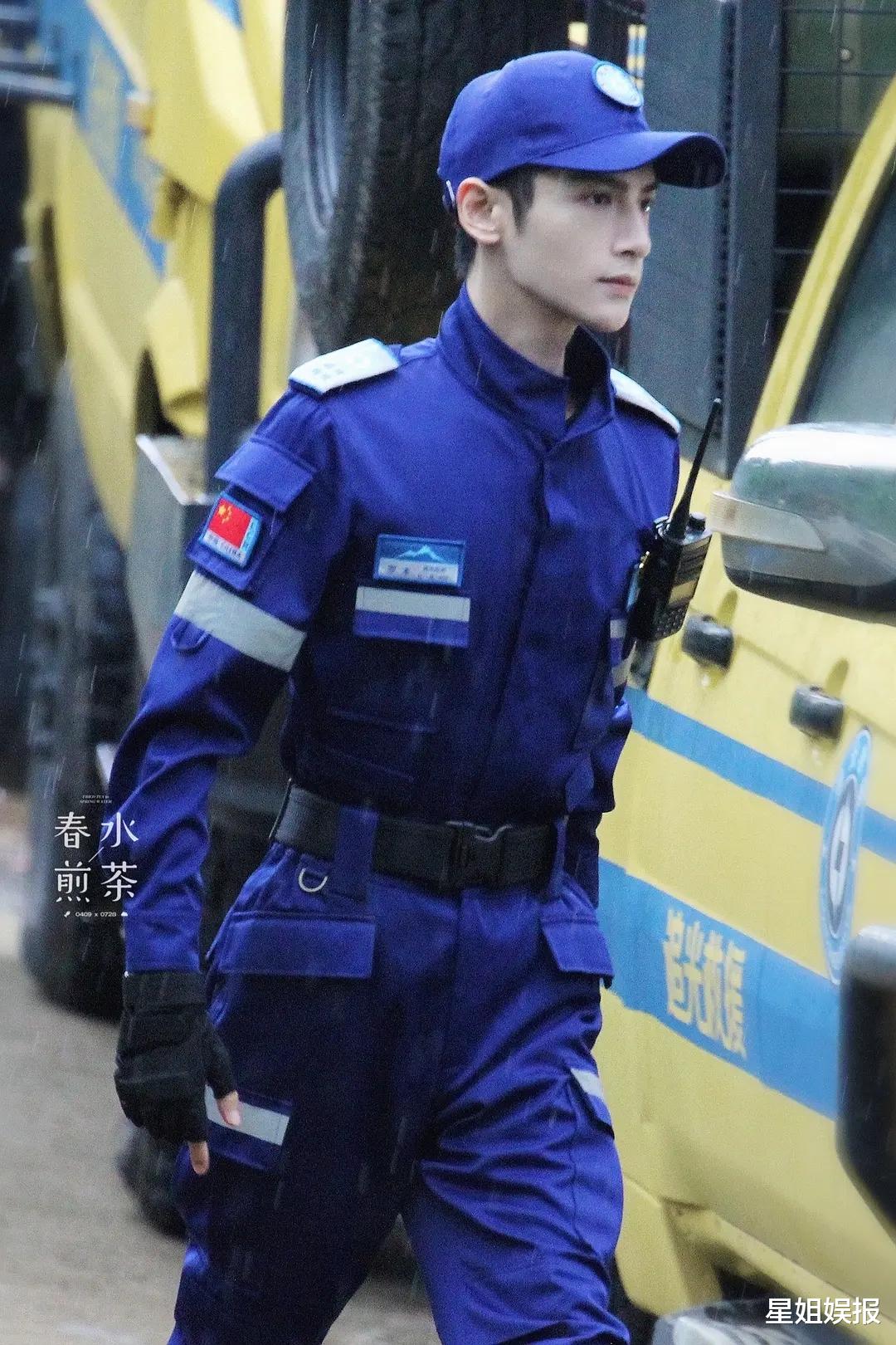 罗云熙|罗云熙拍《追光者》受伤坐轮椅,还因太瘦惹争议,后晒健身视频回应