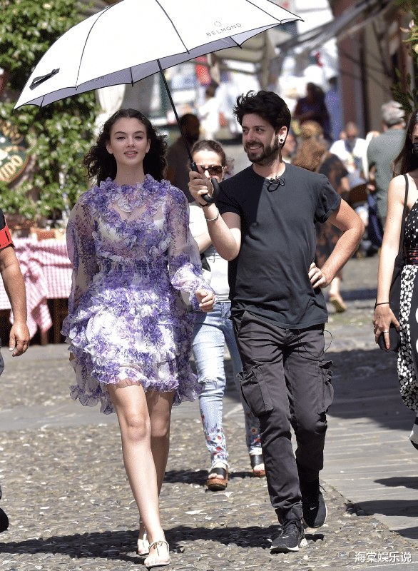 莫妮卡·贝鲁奇|莫妮卡16岁女儿比妈妈还美！身材丰满不输莫妮卡，身姿曼妙拍大片