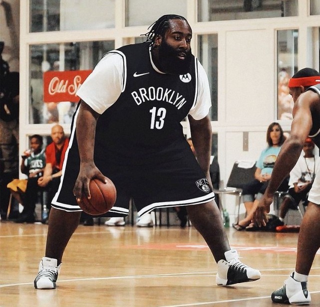 詹姆斯·哈登|哈登這圖火了！5年后大胡子會胖成這樣？球迷調侃：布魯克林云梯