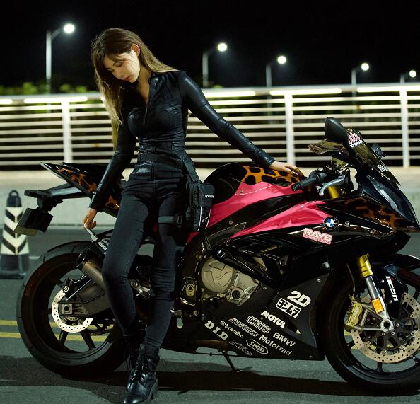 天龙八部|“机车女神”痞幼旧照曝光，大花臂格外醒目，服装更是别致